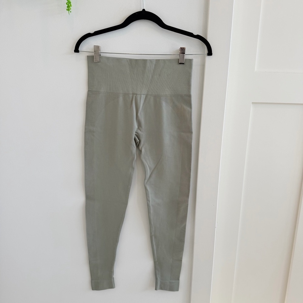 SET Active High Waisted Activewear Yoga Leggings Shaping Size Medium Sage Green
